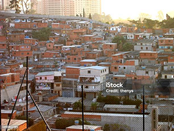 Bairro De Lata - Fotografias de stock e mais imagens de Abandonado - Abandonado, Bairro de Lata, Brasil