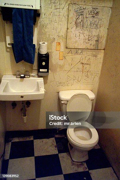 요실nasty1 공중 화장실에 대한 스톡 사진 및 기타 이미지 - 공중 화장실, 잔인한, 화장실-건축물