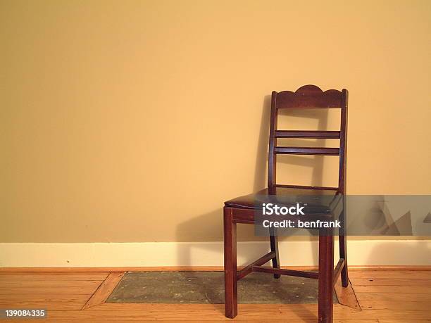 Cadeira - Fotografias de stock e mais imagens de Cadeira - Cadeira, Dispersa, Fotografia - Imagem