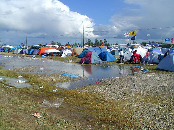 festival de roskilde-campamento con agua - roskilde fotografías e imágenes de stock