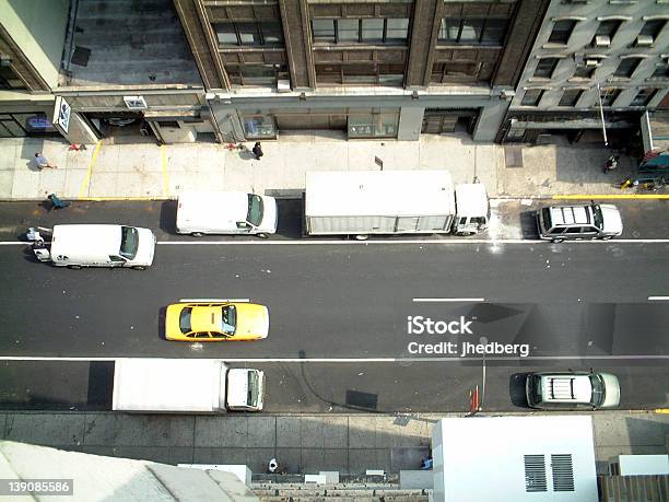 Uma Rua De Nova Iorque Vista De Cima - Fotografias de stock e mais imagens de Acima - Acima, Cidade de Nova Iorque, Estado de Nova Iorque