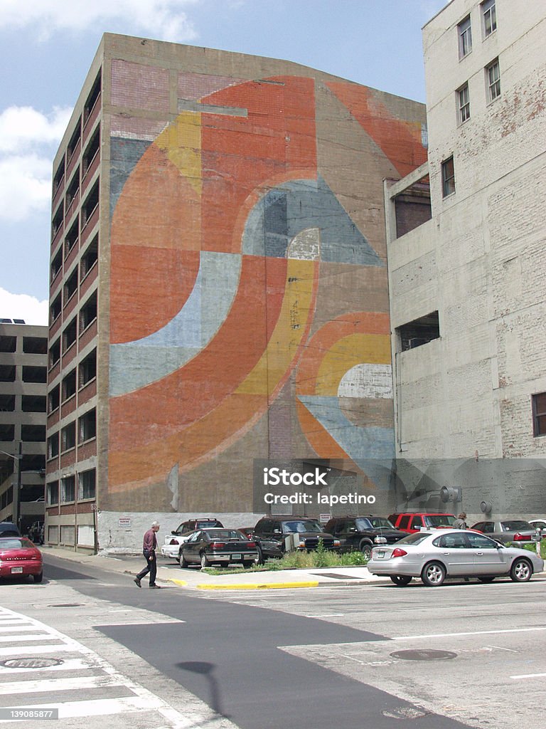 Wyblakły mural w Indianapolis building - Zbiór zdjęć royalty-free (Mural)