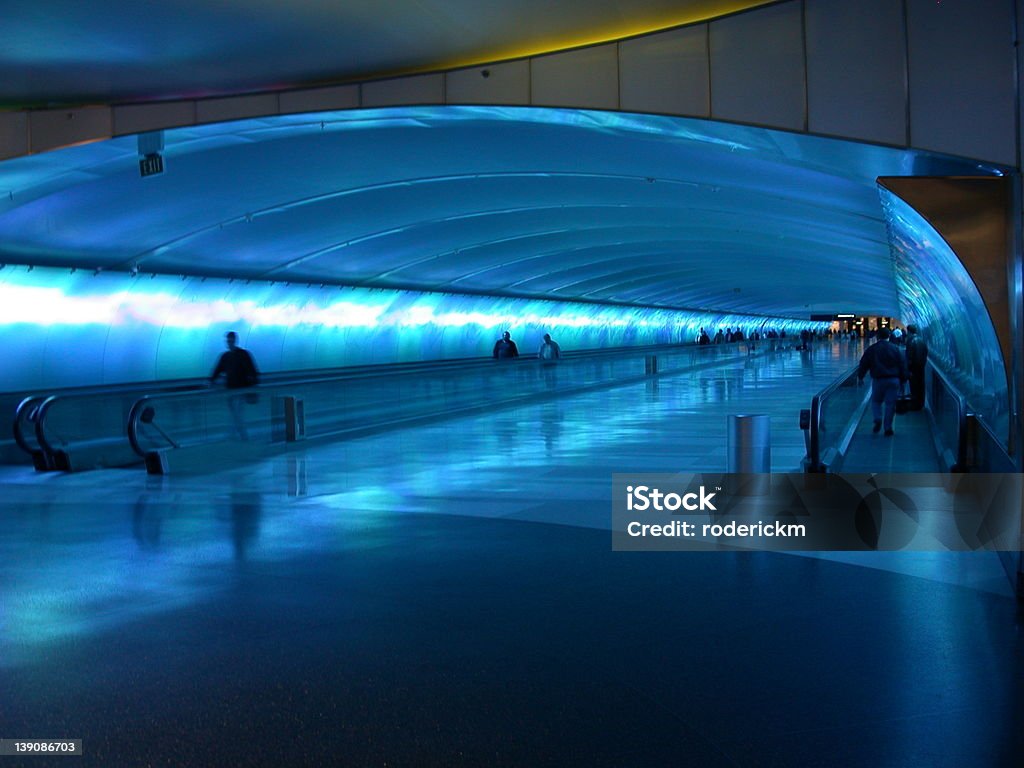 Túnel del aeropuerto de Detroit (DTW) pasaje - Foto de stock de Detroit - Michigan libre de derechos