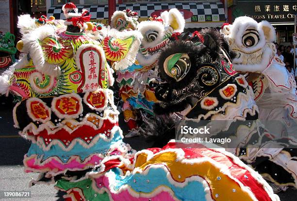 Leone Dancers - Fotografie stock e altre immagini di Arte - Arte, Arte marziale, Chinatown