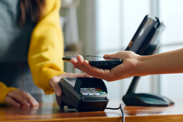 istock Customer using phone for payment at cafe restaurant, cashless technology and money transfer concept 1390868138