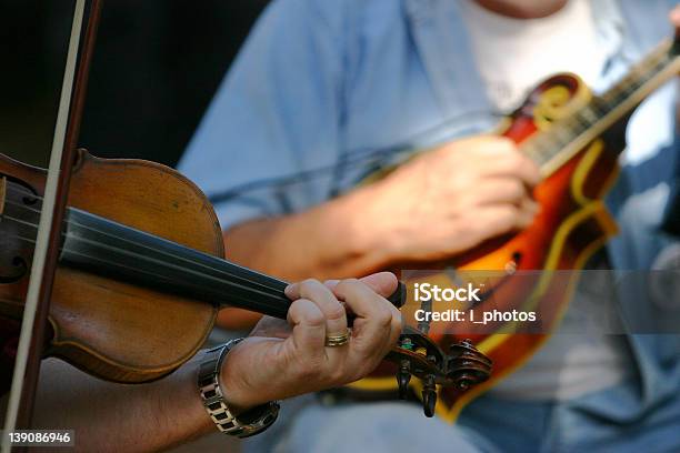 Photo libre de droit de Violon Et Mandoline banque d'images et plus d'images libres de droit de Bague - Bijou - Bague - Bijou, Horizontal, Jouer