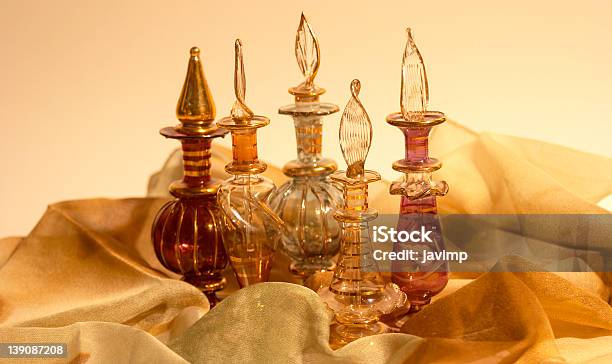 Perfumy Butelek Seriew 05 - zdjęcia stockowe i więcej obrazów Perfumy - Perfumy, Arabia, Kultura wschodnioazjatycka