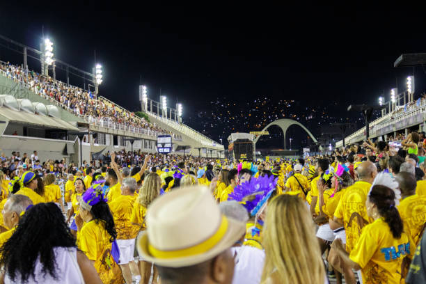 브라질 리우데자네이루의 marques de sapucai에있는 unidos da tijuca samba school의 기술 리허설 - rio de janeiro carnival samba dancing dancing 뉴스 사진 이미지