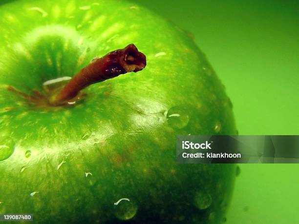 Maçã Verde Água Cair 03 - Fotografias de stock e mais imagens de Alimentação Saudável - Alimentação Saudável, Comida, Cor verde