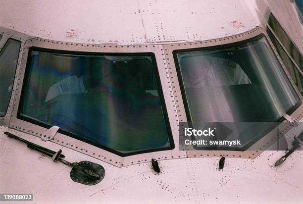 Photo libre de droit de Flight Deck De Lextérieur banque d'images et plus d'images libres de droit de Avion - Avion, Blanc, Cockpit