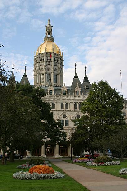 Hartford Capitol Building In the middle of Hartford, Connecticut, a heart of gold. This gilded colonial gothic dome shines as the crown on the old Capitol building. american hartford gold reviews us stock pictures, royalty-free photos & images