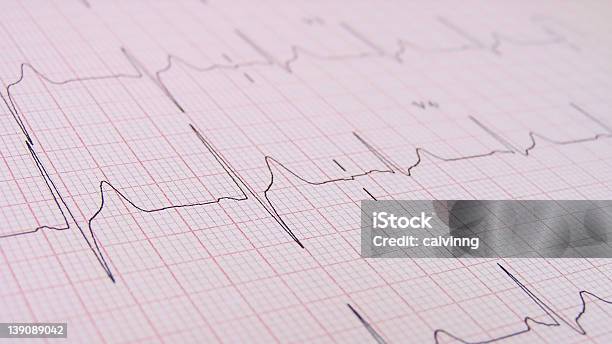 Battito Cardiaco Polso Da Ecg - Fotografie stock e altre immagini di Elettrocardiogramma - Elettrocardiogramma, Routine, Misurare il polso