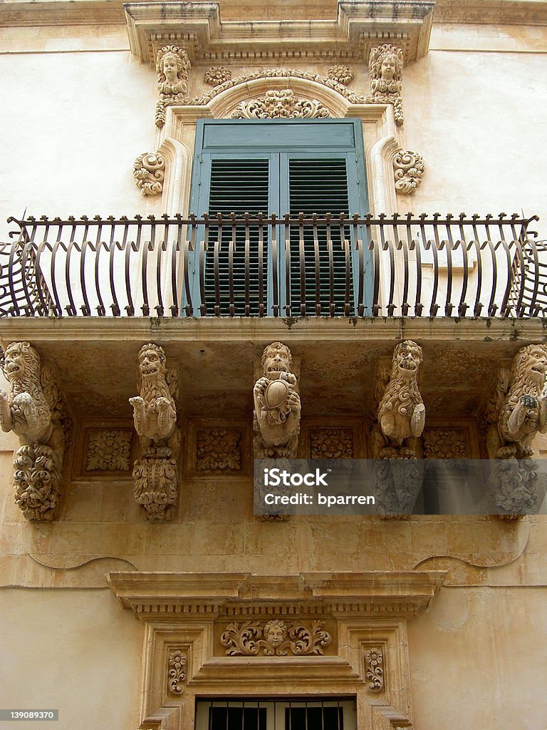 Style Baroque balcon - Photo de Architecture libre de droits