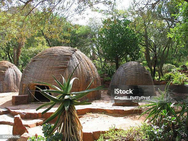 Zulu Hütten Stockfoto und mehr Bilder von Architektur - Architektur, Bambus - Graspflanze, Bambus - Material