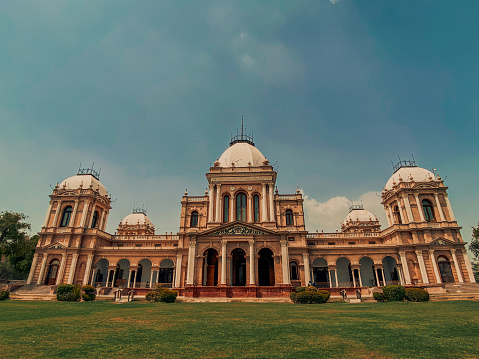 Noor Mahal is located inside the Bahawalpur city. Built by the Nawab for his wife in 1872