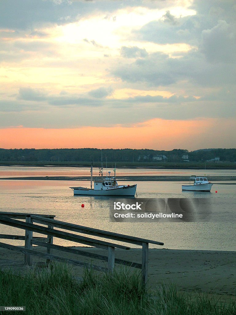 Bateau dans le port - Photo de Crépuscule libre de droits