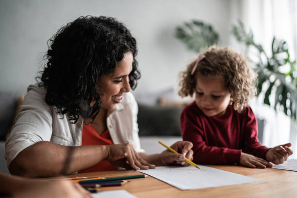 istock Mother and daughter drawing at home 1390904944