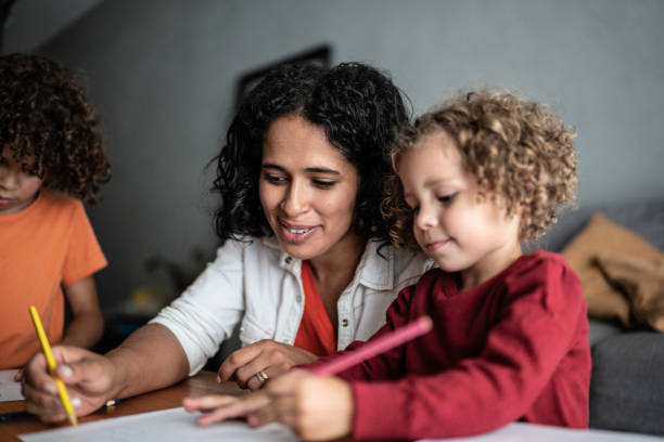 istock Mother and daughter drawing at home 1390904985