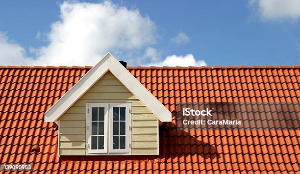 Red Dach Stockfoto und mehr Bilder von Dach - Dach, Dacherker, Dachgeschoß