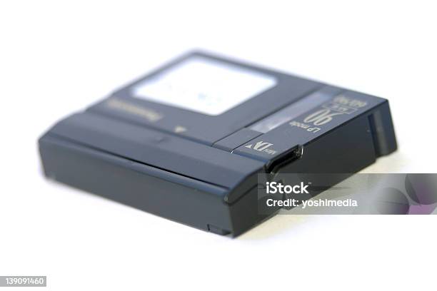 Un Minidv Cassette De Cinta De Vídeo Digital Foto de stock y más banco de imágenes de Equipo de grabación de sonido - Equipo de grabación de sonido, Estudio de grabación, Fotografía - Imágenes