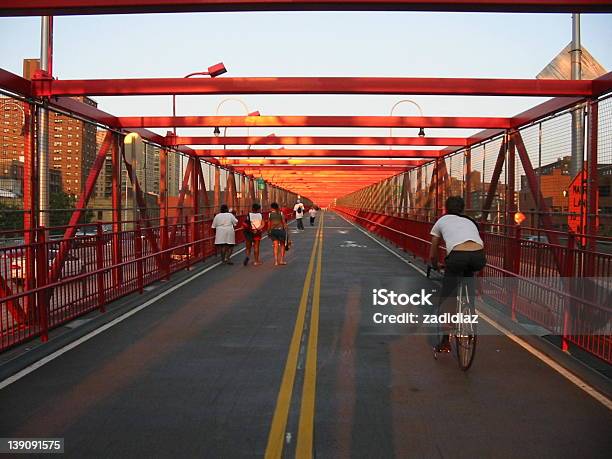 Foto de Williamsburg Bridge Viagens e mais fotos de stock de Williamsburg - Virgínia - Williamsburg - Virgínia, Ciclismo, New York City