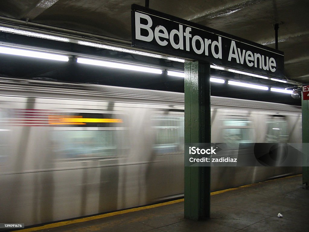 Bedford Avenue 鉄道駅 - ニューヨーク州 ブルックリンのロイヤリティフリーストックフォト