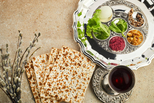 passover seder plate with traditional food ontravertine stone background - matzo imagens e fotografias de stock