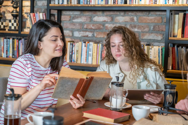 istock Book Club Meeting 1390981619