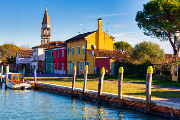 colorful houses of mazzorbo, venice - house residential structure multi colored burano imagens e fotografias de stock