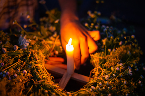 https://media.istockphoto.com/id/1391002513/photo/close-up-shot-of-a-kupala-wreath-in-girls-hands-on-the-river.jpg?b=1&s=170667a&w=0&k=20&c=frT_frQDhribrh4IgjlHAAozTlLPmqpfqgGPNnb5kT0=