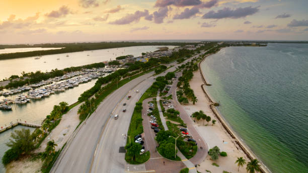 virginia key - rickenbacker causeway imagens e fotografias de stock