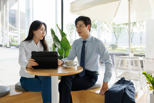 istock Small business talks in coffee shops 1391010308