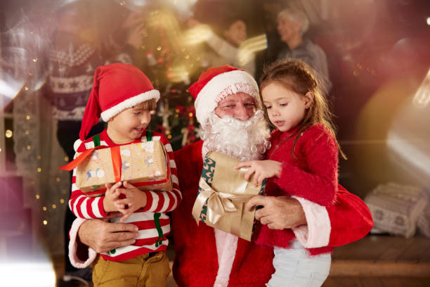istock Santa is here with Christmas presents! 1391016786