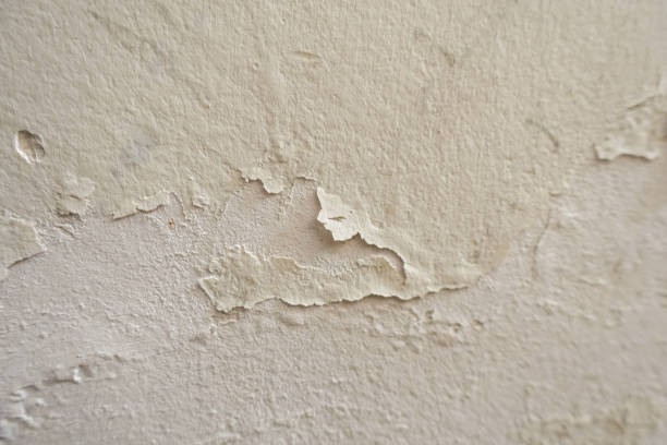 istock wall whose paint has peeled off due to water and humidity, 1391018055