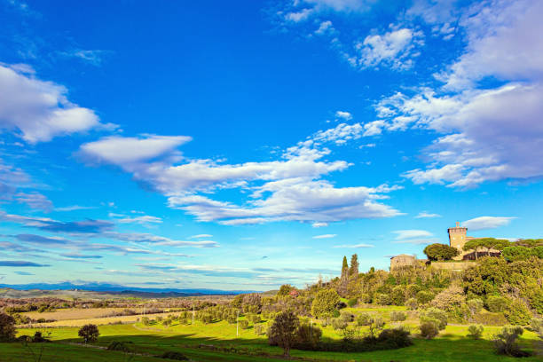 magiczne piękno - siena province tuscany italy fog zdjęcia i obrazy z banku zdjęć