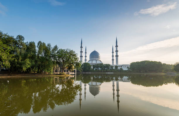 istock Sunrise At Sultan Salahuddin Mosque 1391041097