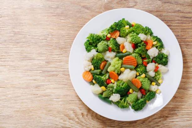 istock plate of steamed vegetables, top view 1391050158