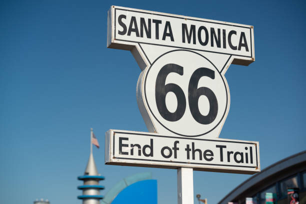 rota 66 placa de estrada end of trail em los angeles, califórnia - route 66 california road sign - fotografias e filmes do acervo