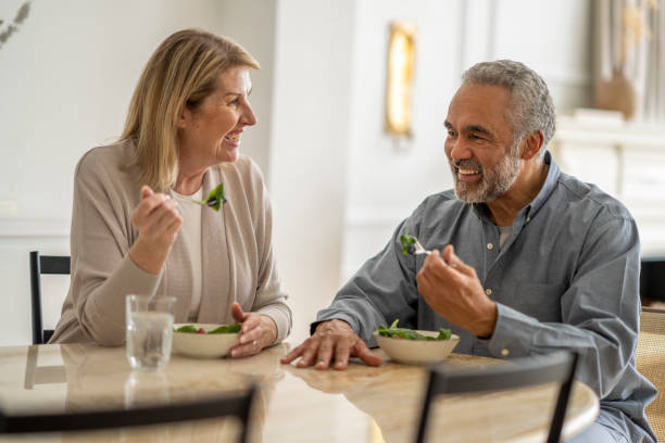 istock Senior Couple Eating Healthy 1391051199
