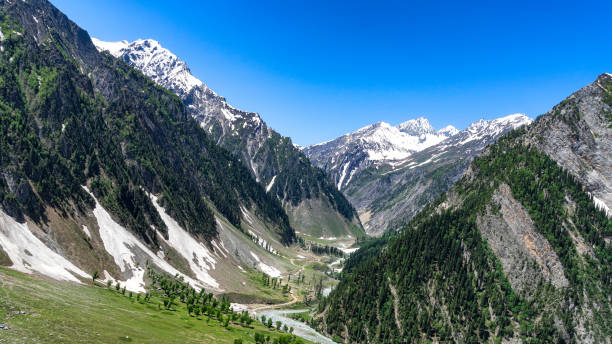 istock Alpine mountain view Sonamarg Jammu and Kashmir landscape 1391067503