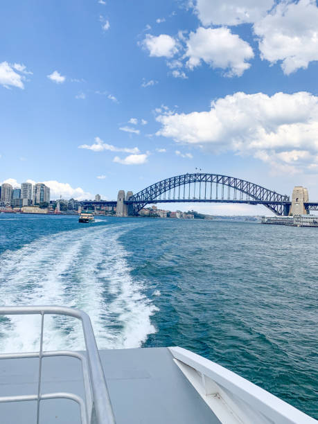 シドニーハーバーブリッジシドニー、ニューサウスウェールズ州、オーストラリア - sydney harbor bridge sydney opera house vertical australia ストックフォトと画像