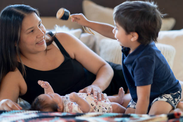 istock Meeting the New Baby 1391081163