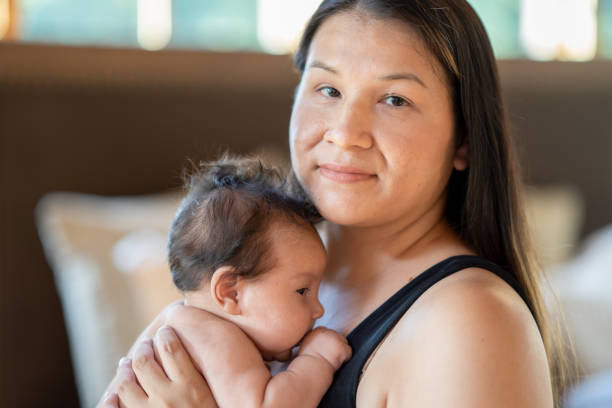 mãe nativa americana e seu bebê - native american baby love mother - fotografias e filmes do acervo