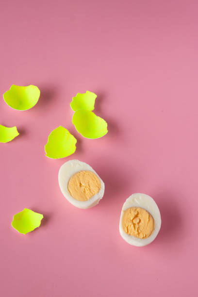 istock Brightly light green eggs on a pink background 1391085724