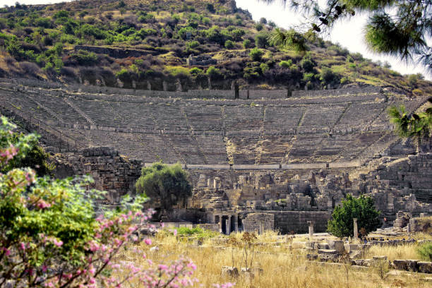 ephesus ancient amphitheater - ancient greece mediterranean turkey izmir turkey imagens e fotografias de stock