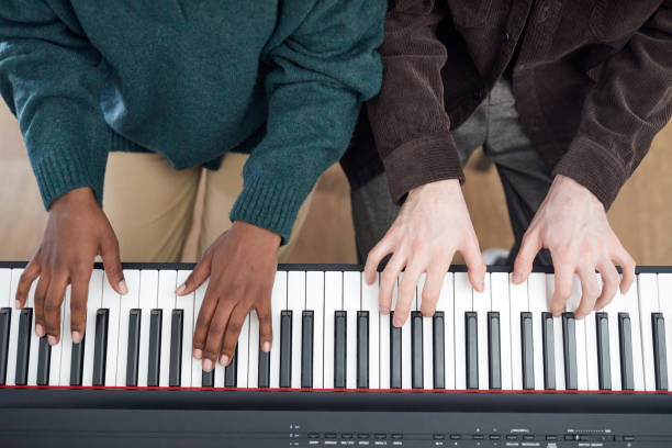 istock Couple playing the synthesizer in team 1391098662