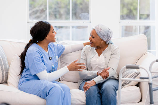 istock Nurse meets with her physical therapy patient 1391106185