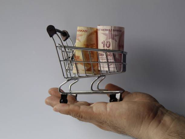 istock shopping and trading with Turkish money 1391110804