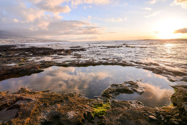 istock The Sun Setting in the Sea 1391117899