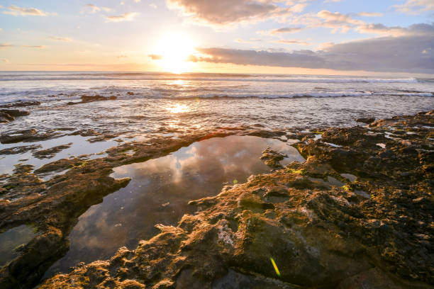 istock The Sun Setting in the Sea 1391118231